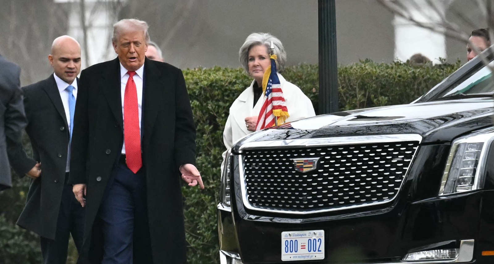 Trump Returns to Oval Office Announcement to Americans Makes Emergency