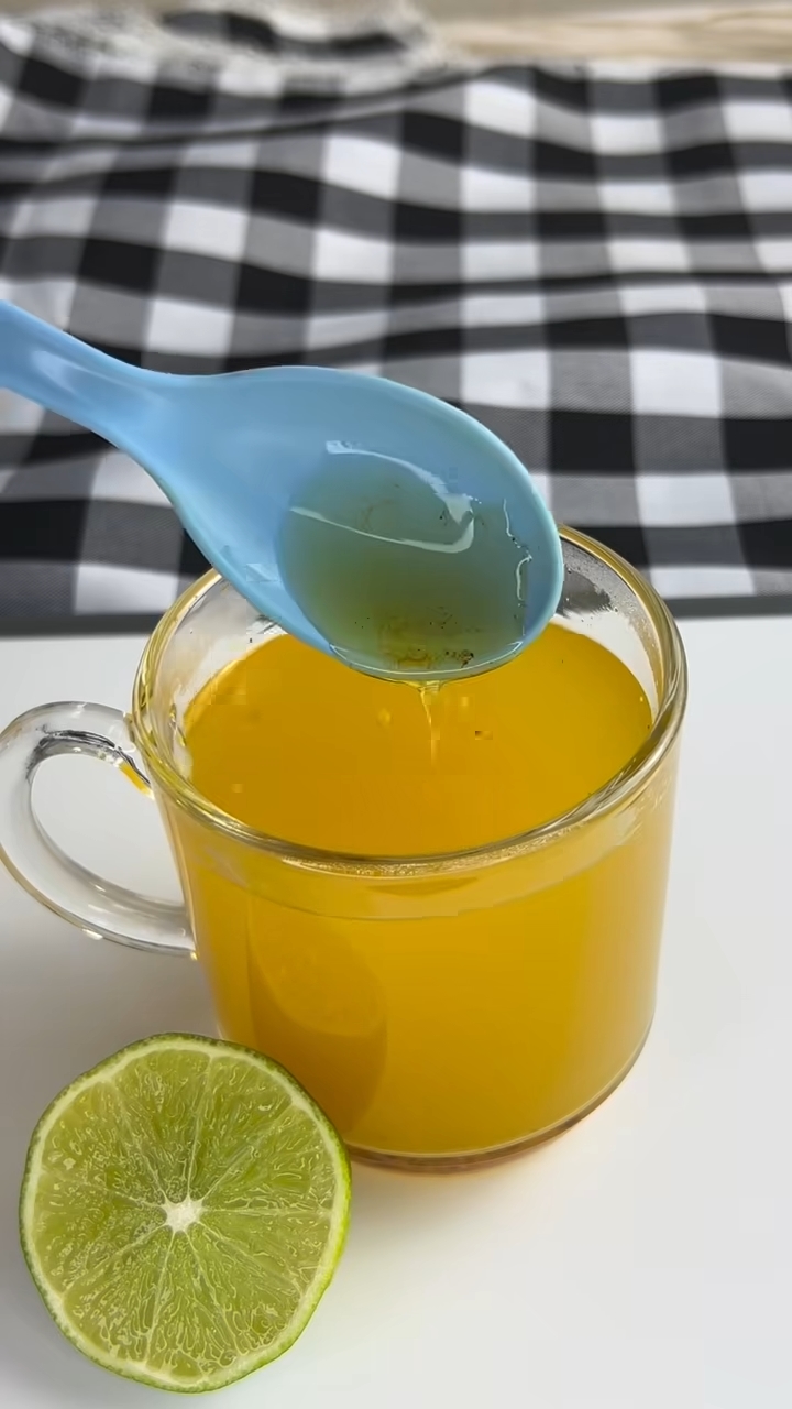 WARM TURMERIC AND LIME TONIC: SUPPORT YOUR LIVER AND BOOST DAILY WELLNESS