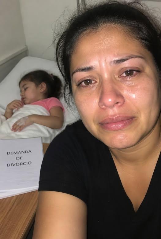 EL PEDIATRA NUNCA LLEGÓ Y MI HIJA SE ESTABA APAGANDO DE FIEBRE EN EL PASILLO DEL HOSPITAL. DOS DÍAS DESPUÉS, EL HOMBRE QUE ME LLAMÓ EXAGERADA ENTRÓ EN SU HABITACIÓN SIN IMAGINAR LO QUE LO ESTABA ESPERANDO.