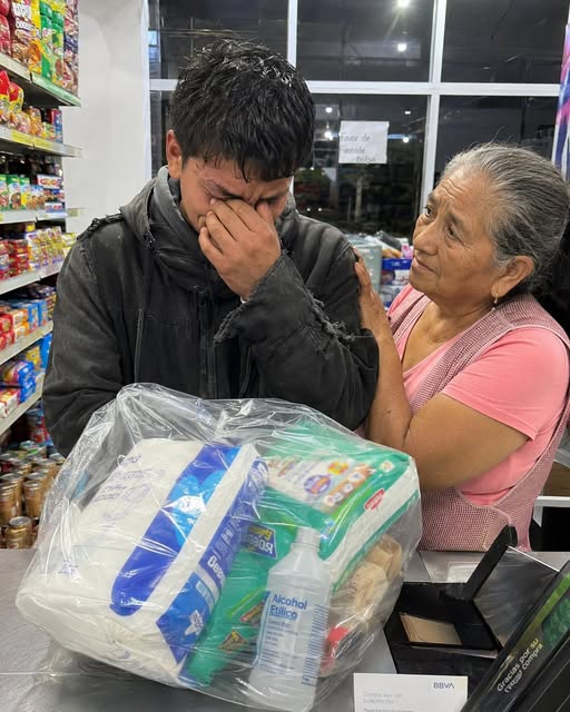 "SOLO LE PIDO ESE PAQUETE DE PAÑALES Y EL ALCOHOL", ME DIJO EL JOVEN DE LA CICATRIZ MIENTRAS SOSTENÍA UNA ESCOBA. YO YA TENÍA EL TELÉFONO EN LA MANO PARA LLAMAR A LA POLICÍA.
