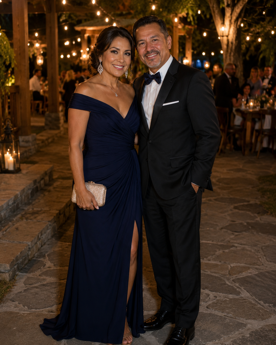 En nuestro cuadragésimo aniversario de bodas, mi esposo anunció delante de todos que se divorciaba de mí por una mujer más joven. Lo que hizo nuestra hija después dejó a todos sin palabras.