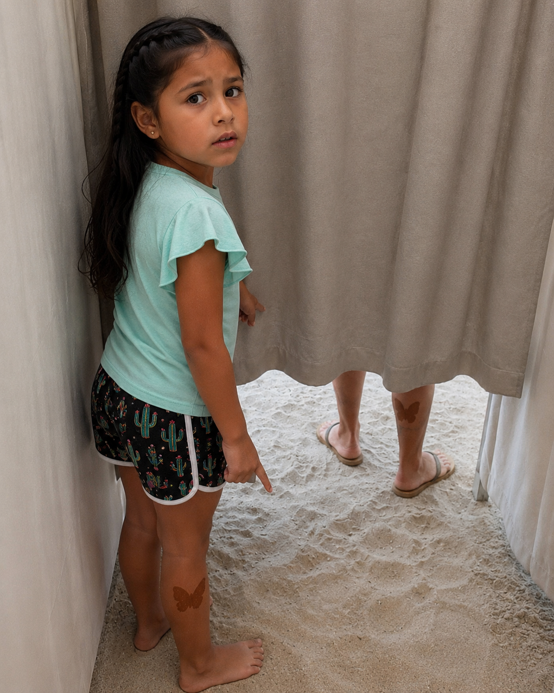 Crié a mi sobrina sola – Ocho años después, señaló a una mujer en el vestuario de al lado y susurró: «Tía, mira… tiene mi marca».