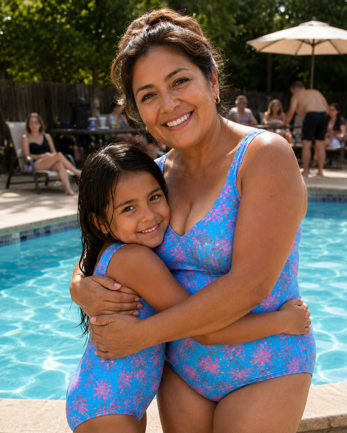 Una mujer maleducada se burló de mí en la piscina, diciéndome que "debería avergonzarme de usar traje de baño a mi edad". Lo que hizo mi nieta de 6 años a continuación la hizo temblar.