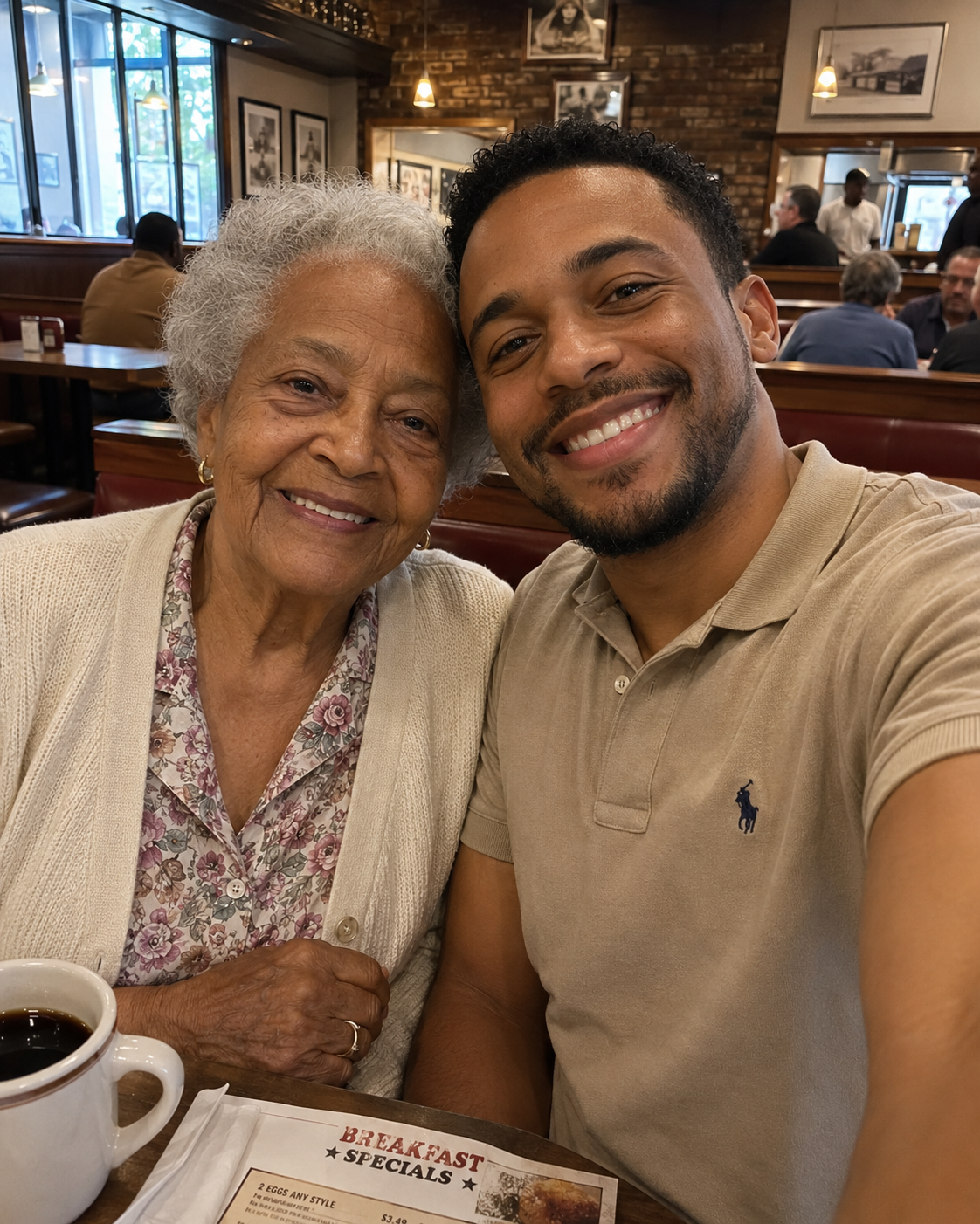FOR A MONTH, I SHARED LUNCH WITH A STRANGER WHO LOOKED LIKE MY LATE HUSBAND—THEN HE SHOWED ME THE BABY BRACELET WE HAD BURIED FROM OUR PAST