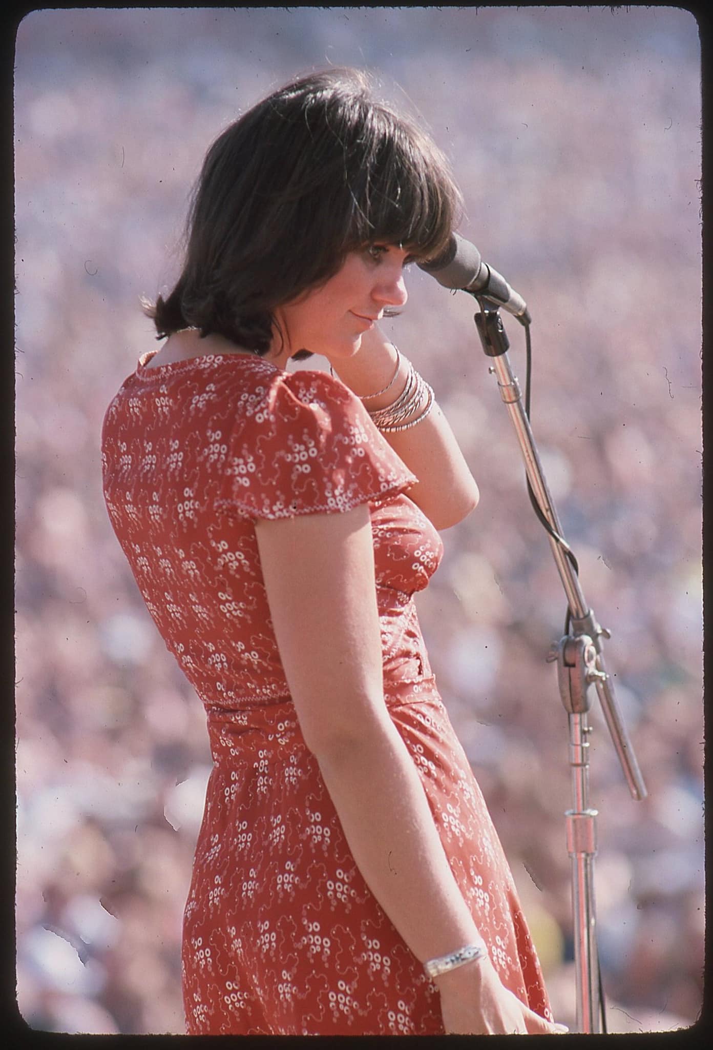 The Night Linda Ronstadt Turned “Blue Bayou” Into an Emotional Earthquake