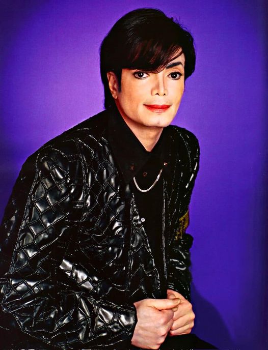In 2002, Michael Jackson welcomed his youngest heir! Today, Blanket’s resemblance to his father is beyond words…