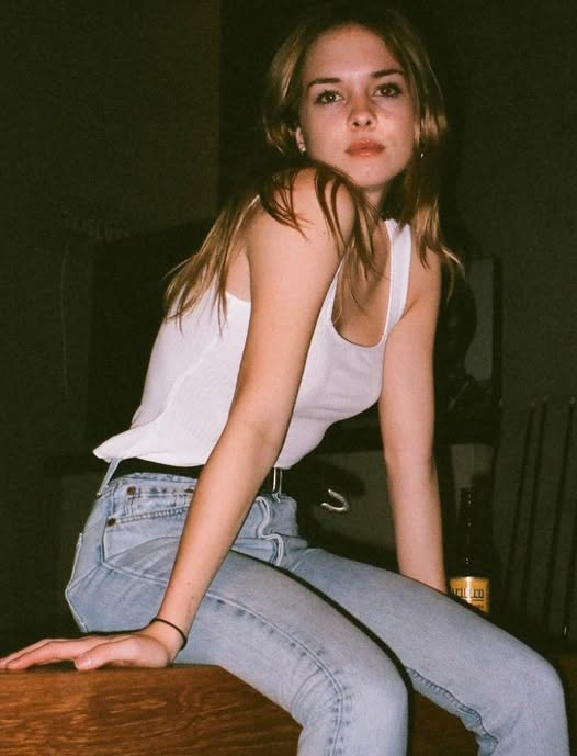 It’s the perfect mix of two Hollywood stars from the ’80s—do you recognize her?
