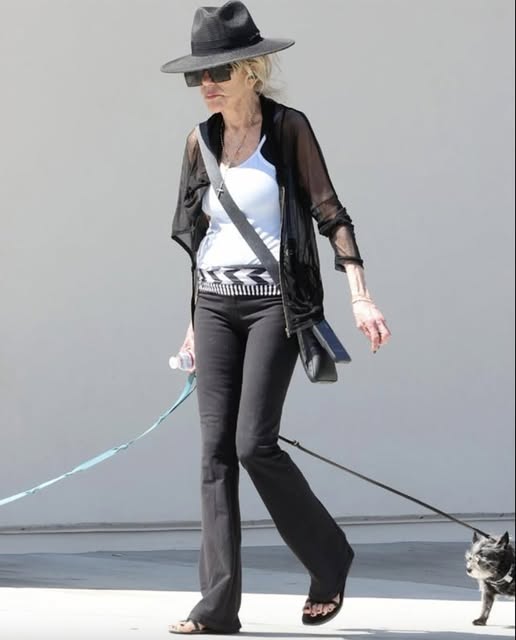 An iconic actress from the 1970s sparks strong reactions after being seen walking her dogs