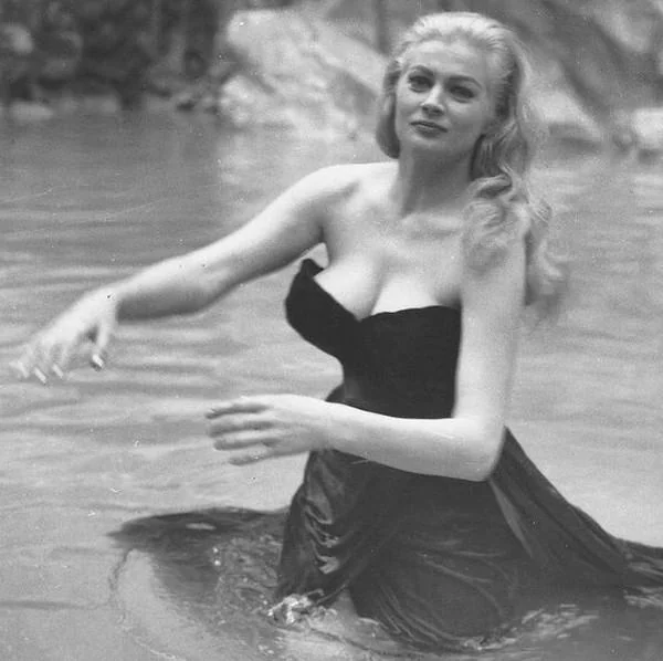 She conquered European cinema with a single scene. But Anita Ekberg’s real story is even more dramatic than her roles(1)