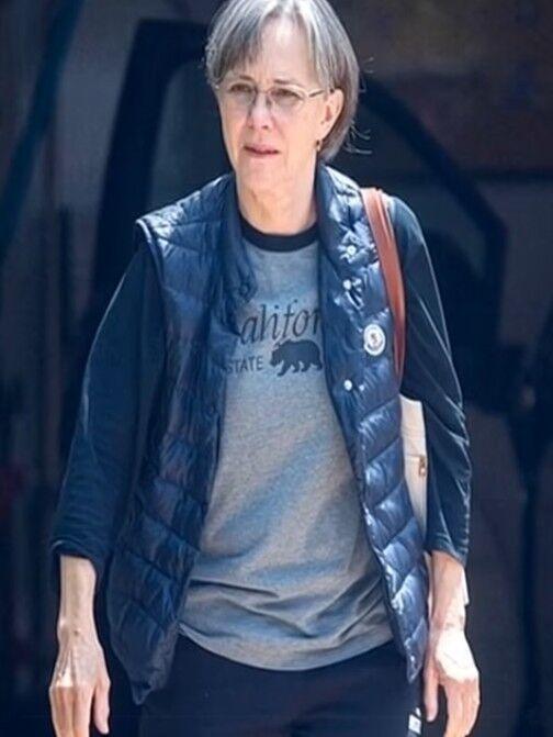 At 79, Sally Field proudly embraces her natural grey hair and says she has no plans to change her appearance to meet Hollywood expectations. As she speaks openly about aging in the industry, the legendary actress also had a strong message for critics.