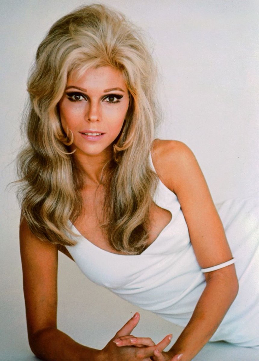 Nancy Sinatra has turned 83 – try not to smile when you see her now…(1)
