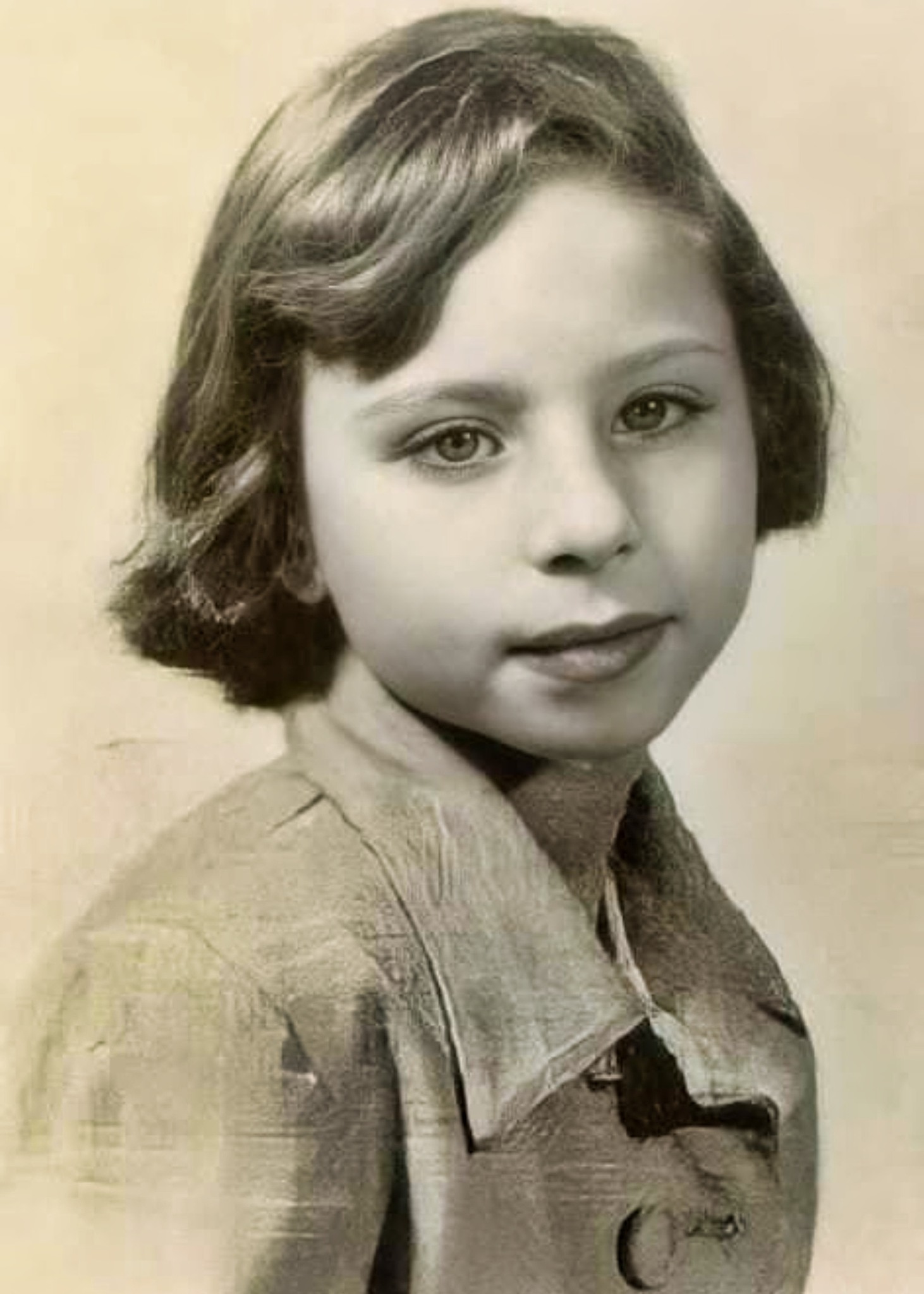 Can You Guess Who This Young Star Became?: A Rare Throwback Photo That Has Fans Talking!