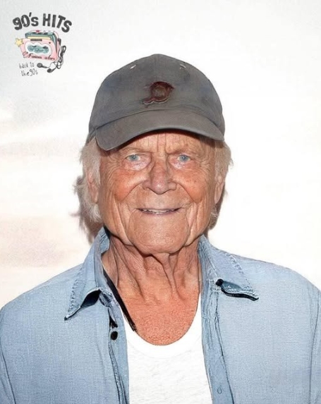 Legendary Actor Stuns Fans with Rare Recent Photo: Can You Recognize Him?