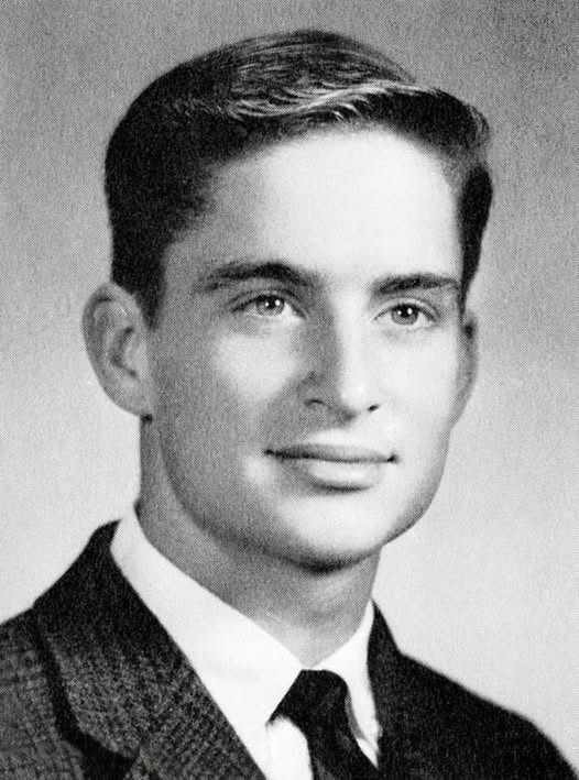 Unrecognizable in His Yearbook – Iconic Hollywood Star Before Fame!: Can You Guess Who He Is?