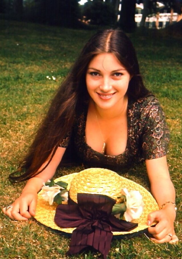 Stunning Photos of the Gorgeous Hollywood Icon(1)