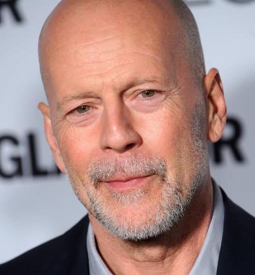 He Stopped Talking And Doesn’t Recognize His Children: Willis’s Daughter Showed Her Father At Dinner!