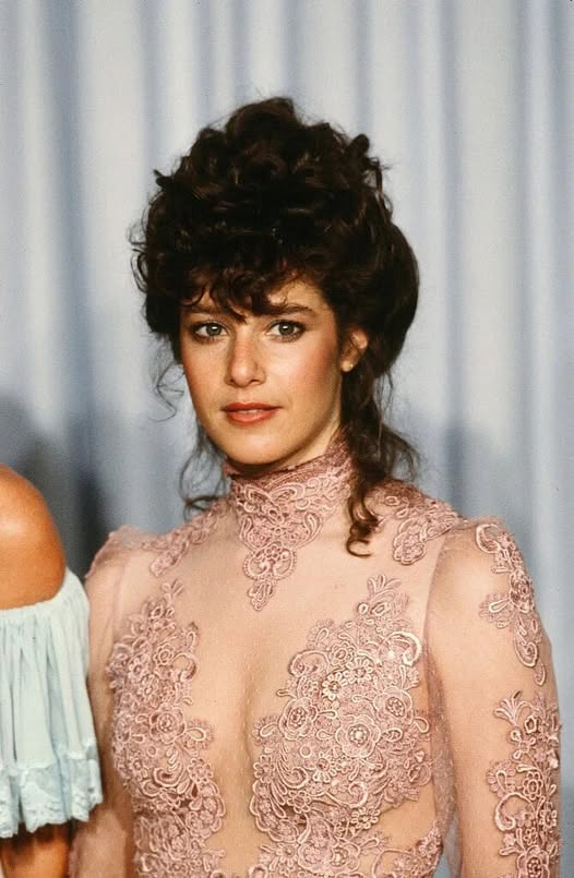 “She Experienced a Terrible Accident – Brain Hemorrhage And Paralysis On One Side”: Debra Winger Surprised Fans With Her Unrecognizable Transformation!