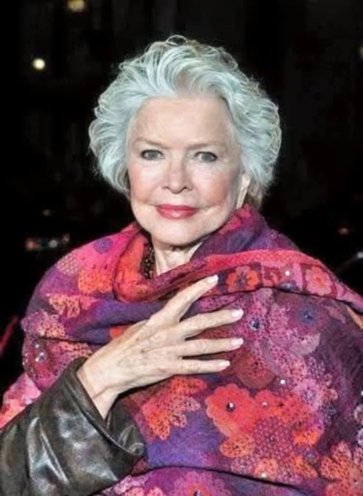 Rare Glimpse of a Hollywood Legend: Unrecognizable and Aged, Yet Her Timeless Legacy and Impact on Film Continue to Shine Bright Decades Later