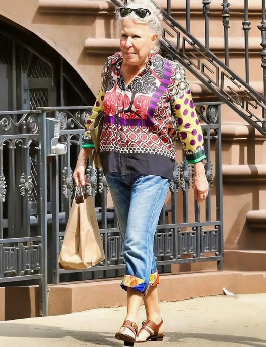 Recognize Her?: Legendary Entertainer Turns 80, Almost Unrecognizable in Rare Paparazzi Photo!