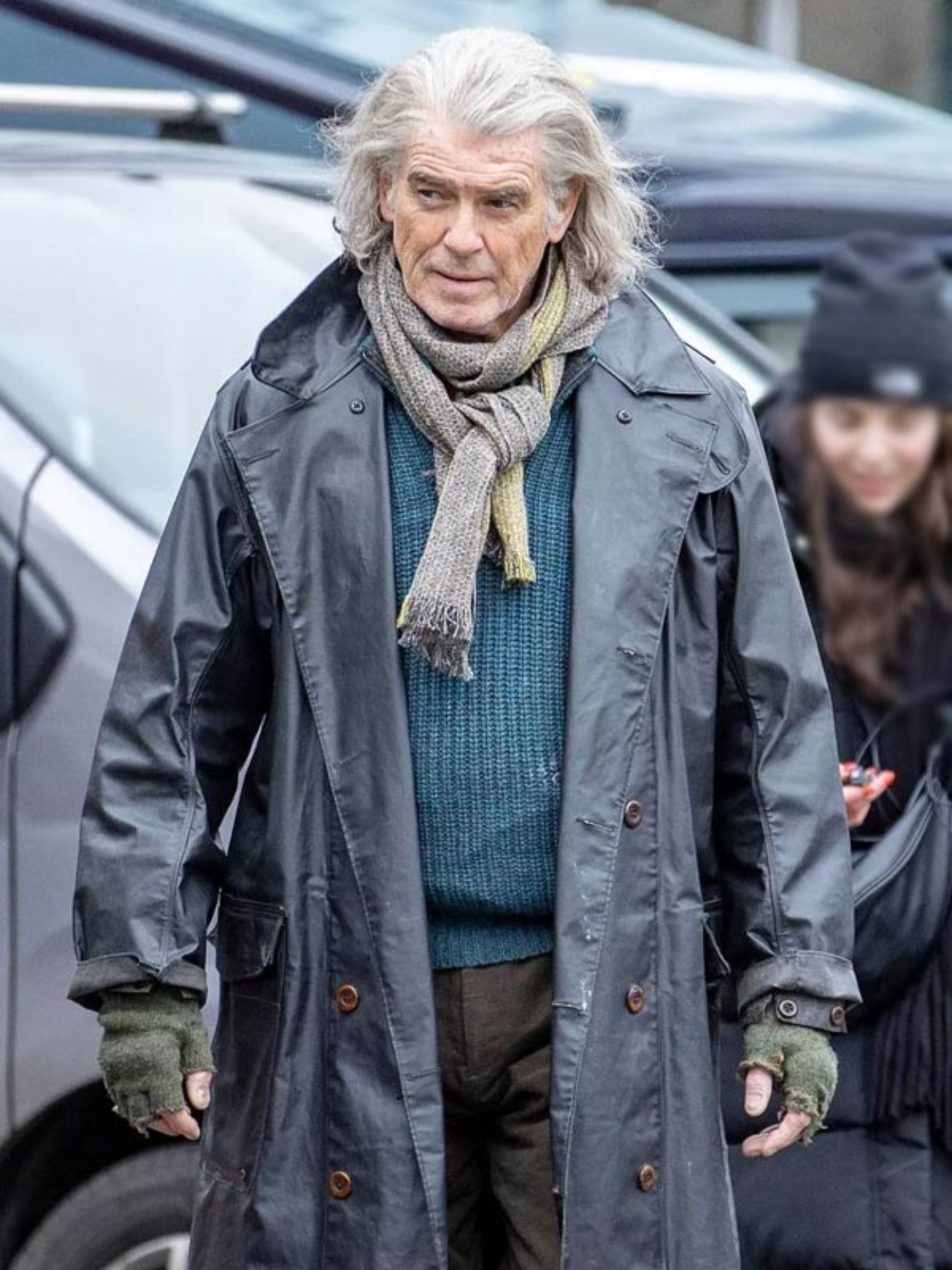 Unrecognizable at First Glance!: Legendary Leading Man Spotted in Rare Paparazzi Moment!