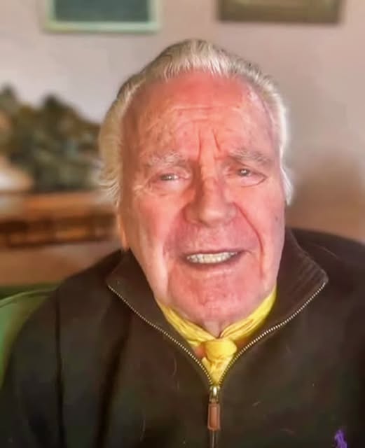 Can You Guess Which Hollywood Legend This Is?: 95 Years Old and Almost Unrecognizable!