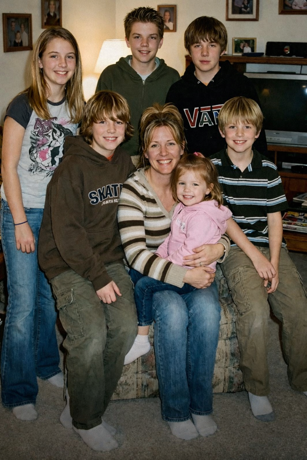 I Waited 4 Hours for My 6 Children to Arrive for My 60th, but the House Stayed Quiet – Until a Police Officer Handed Me a Note That Froze My Heart