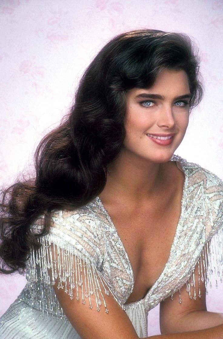 “From ‘The Blue Lagoon’ To Now”: How 59-Year-Old Brooke Shields Looks Like Today!