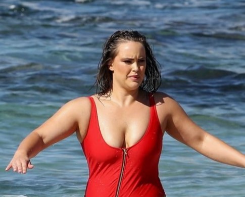 Rising Star Spotted in Rare Beachside Moment!: Who Is She?