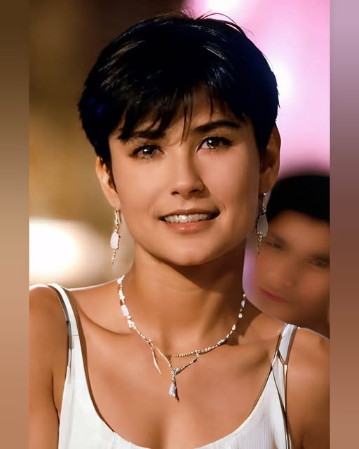 She was once the highest-paid actress in Hollywood — then vanished from the spotlight. Fame, heartbreak, and public pressure nearly broke her… until she rewrote the ending.