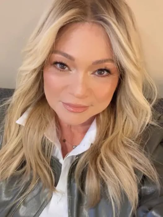 Hollywood Actress Stuns Fans with Dramatic Blonde Hair Transformation!: Recognize Her?