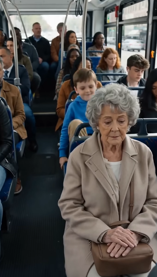 The child behaved clumsily on the bus, the Sakian grandmother reprimanded him and instead of scolding him, the child’s mother considered her child’s bravery wonderful