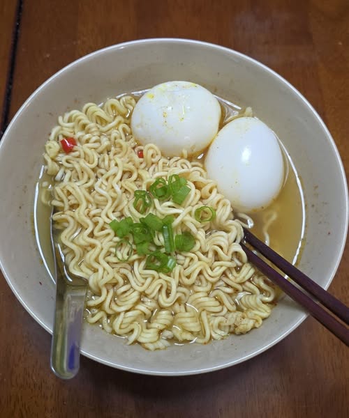 Doctors reveal that eating eggs with noodles causes...
