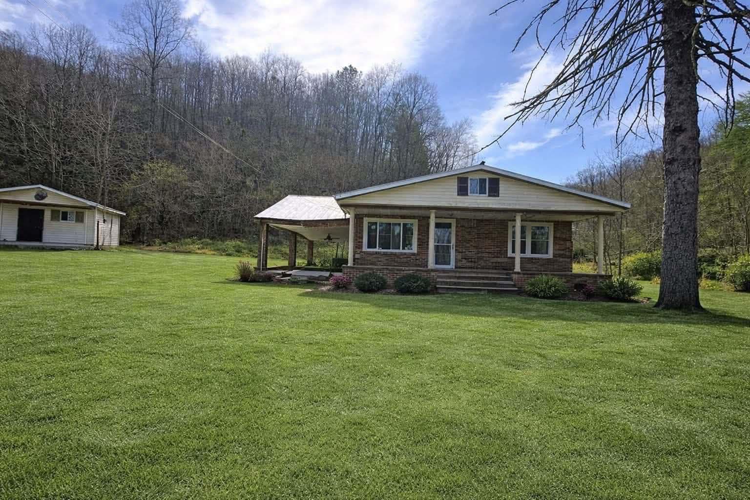 6.9 Acres. 2 beds, 2 baths.....See more