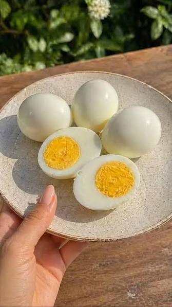 What Experts Say About Including Boiled Eggs In Your Diet...