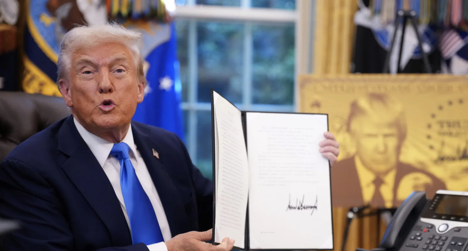 🚨 TRUMP JUST EXECUTED THE GREATEST TRAP IN POLITICAL HISTORY - DEMS ARE PANICKING 🌪️

Panic has reached the halls of the MSM! Trump’s political trap is being called a "lethal escalation" by radical lawyers. By utilize federal authority, he has forced the DNC to admit their role in the 2024 transition interference. The reckoning has begun. The fortress is built tonight with steel and resolve. What Trump has accomplished is truly incredible; I’ll breakdown every detail of this masterstroke for you in the first comment below. 👇👇👇