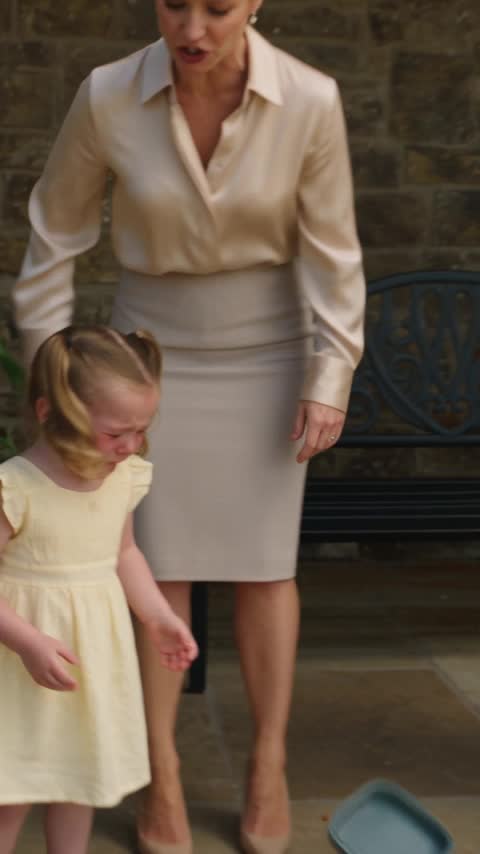 Stepmother Threw Away Her Lunch Until Grandpa Stallone Arrived and Restored the Little Girl’s Dignity