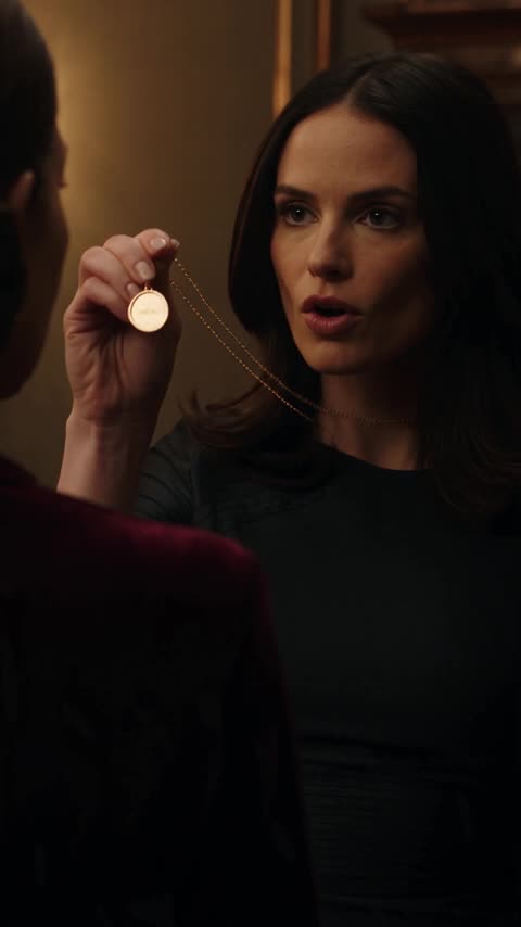 She Opened the Baby Pendant and Discovered a Secret That Changed Everything About Her Daughter