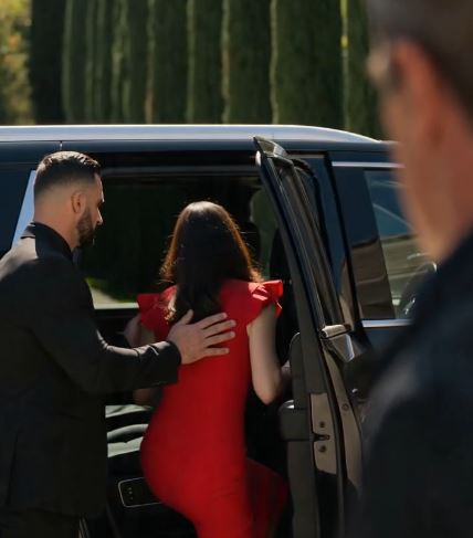 "A little girl stopped him from entering his own car and whispered, “That’s not your driver.” Seconds later, he saw his wife kissing the man waiting to kill him".