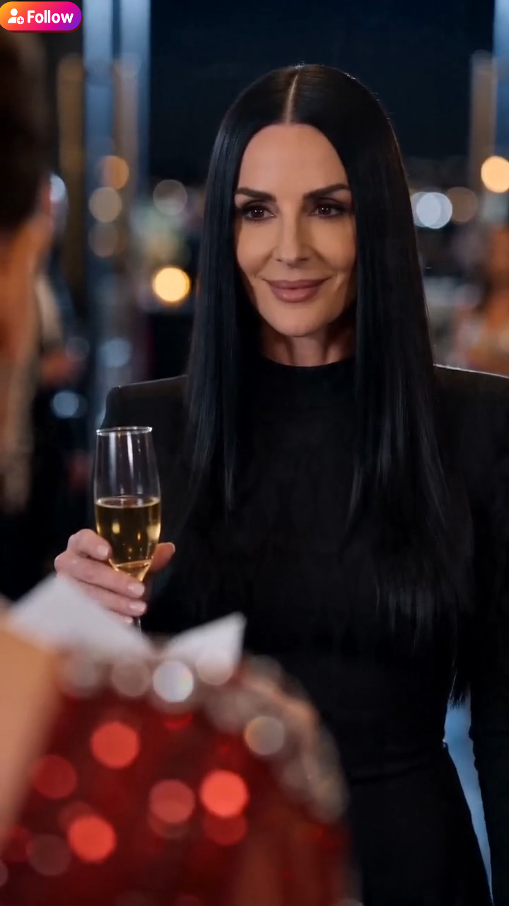 A FORMER COFOUNDER RETURNS TO A LAVISH GALA TO EXPOSE HER PARTNER AND RECLAIM EVERYTHING IN ONE NIGHT