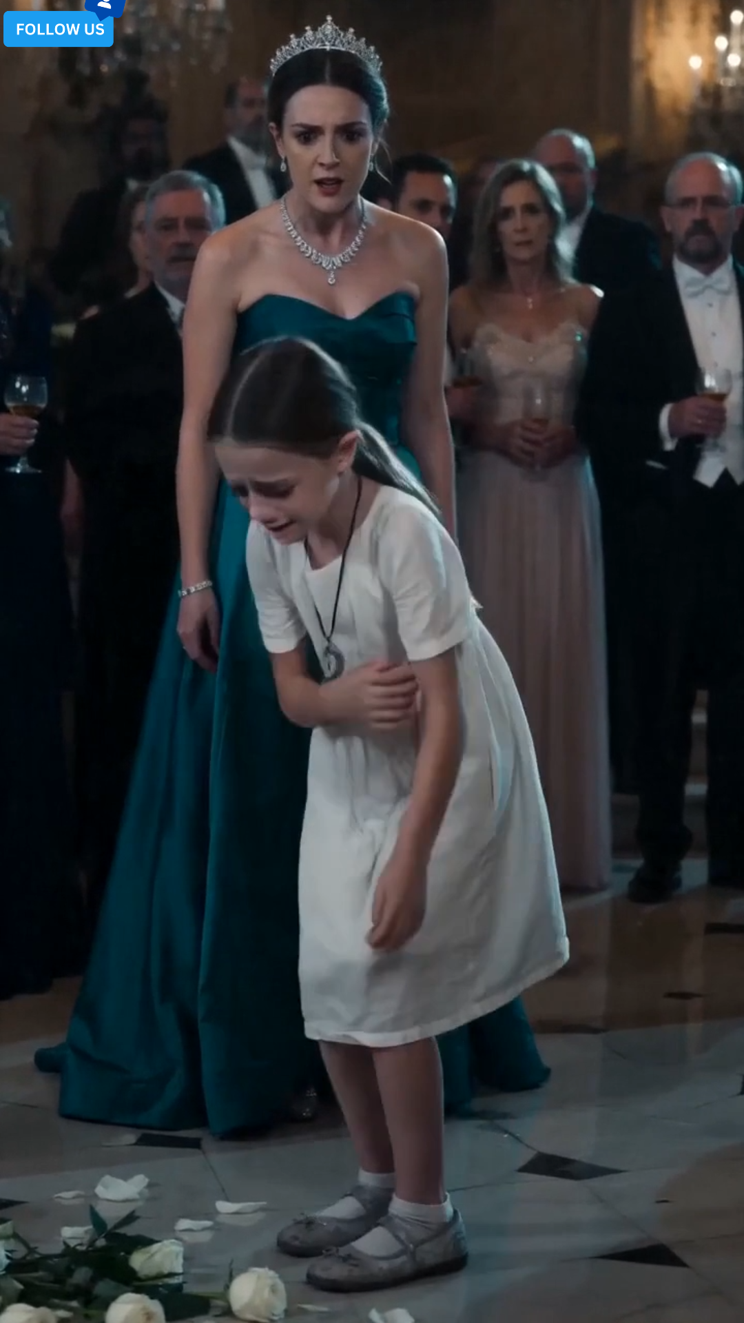 The Flower Girl the Princess Humiliated—Until the Queen Saw Her Necklace