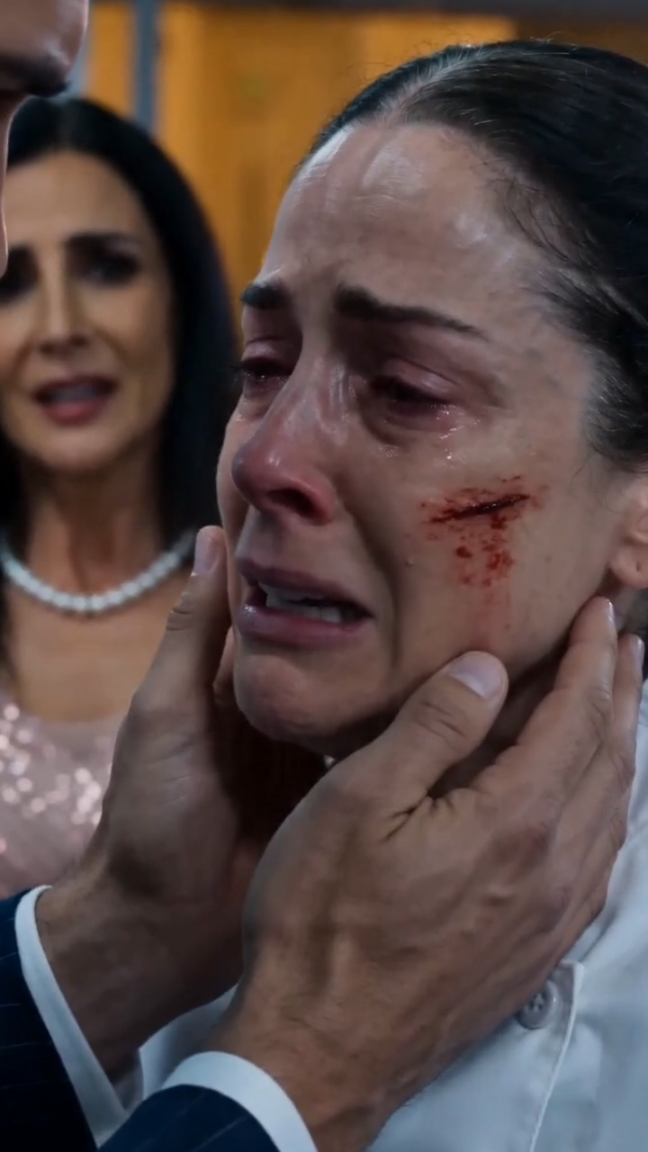 The CEO’s Fiancée Slapped a Kitchen Chef at the Gala… Then One Sentence Revealed She Was the Mother of His Child