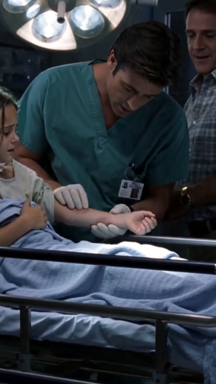 The Trauma Surgeon Heard a Little Girl Tapping Morse Code in the ER… Then Realized Her Stepfather Was Trying to Kill Her