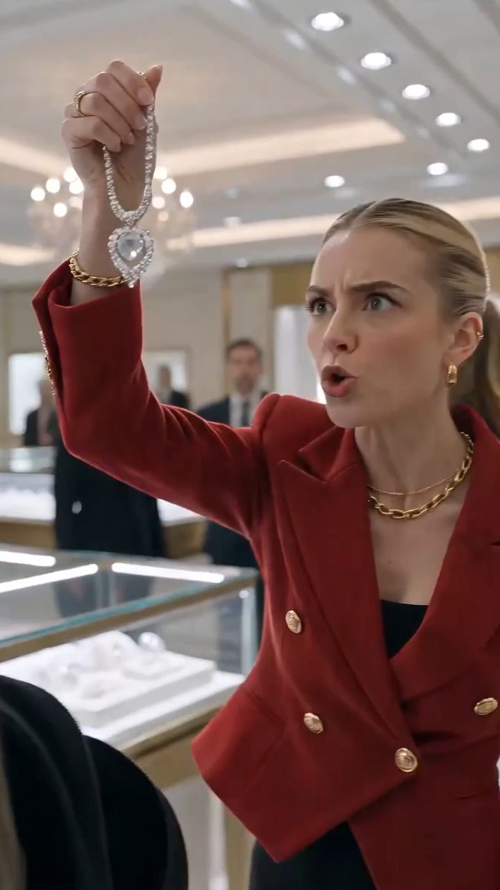 She Was Humiliated in a Designer Boutique Until the Manager Revealed Her Real Identity