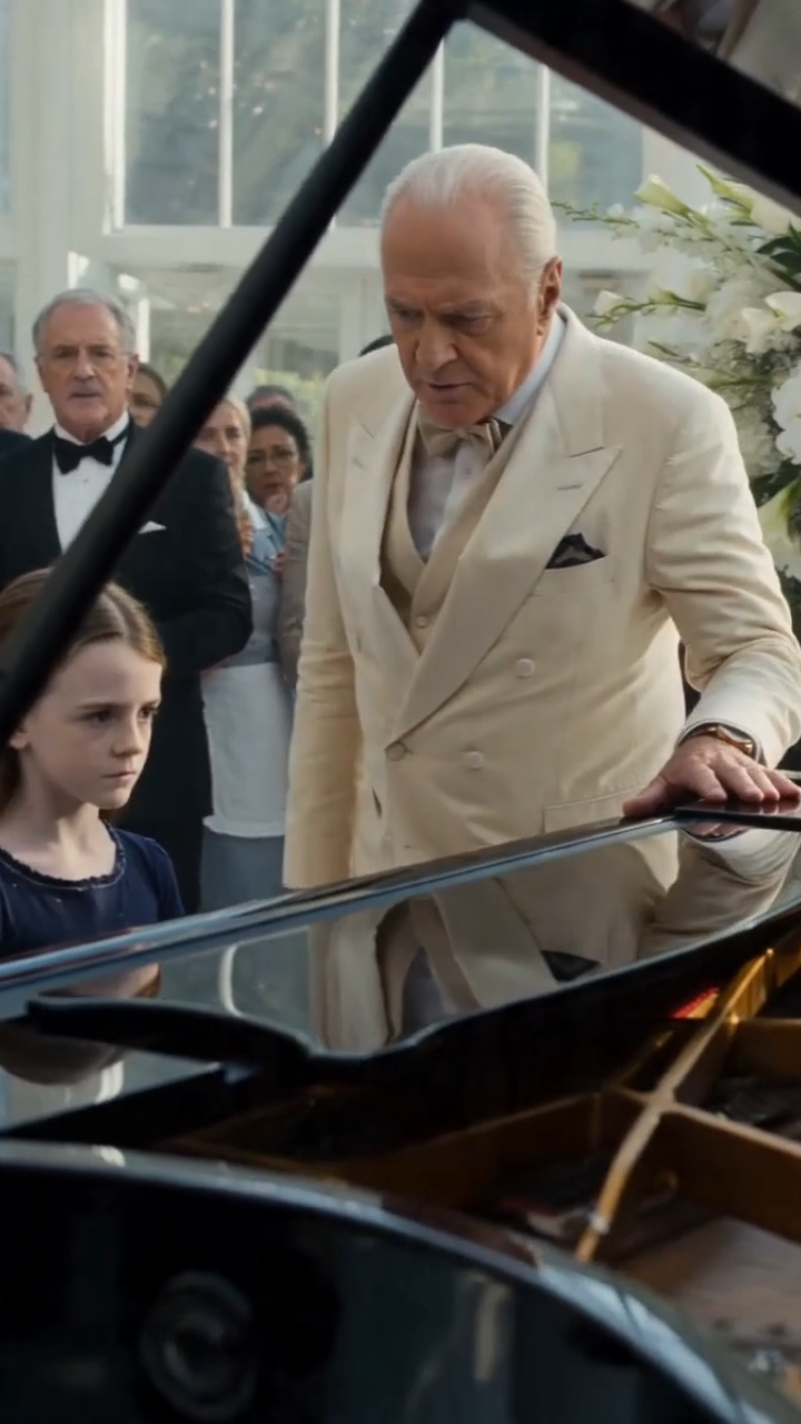A Little Girl Interrupted a Billionaire’s Gala and Played One Forgotten Song—Ten Minutes Later, a Family Secret Shook the Entire Empire