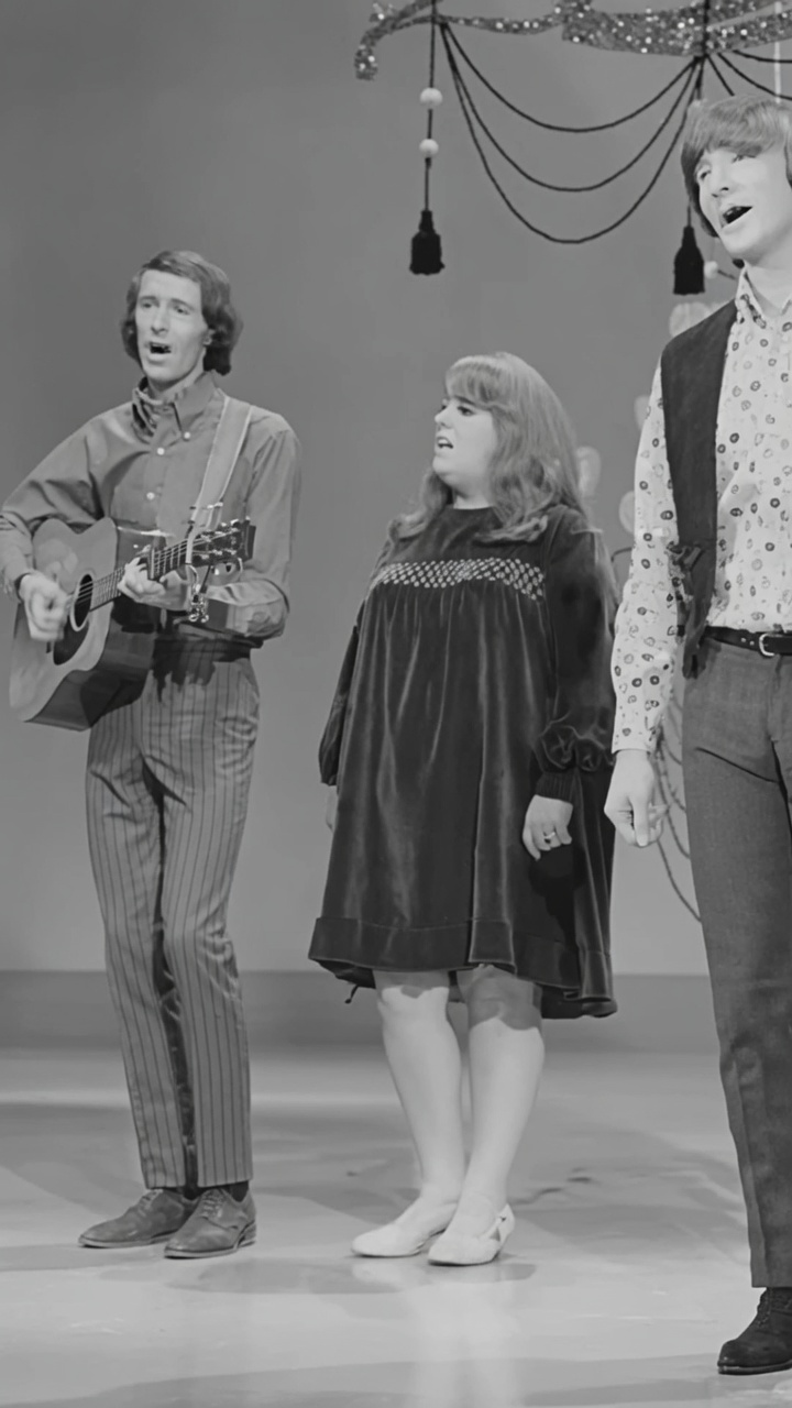 Chasing Sunshine: The Timeless Longing of ‘California Dreamin” by The Mamas & The Papas