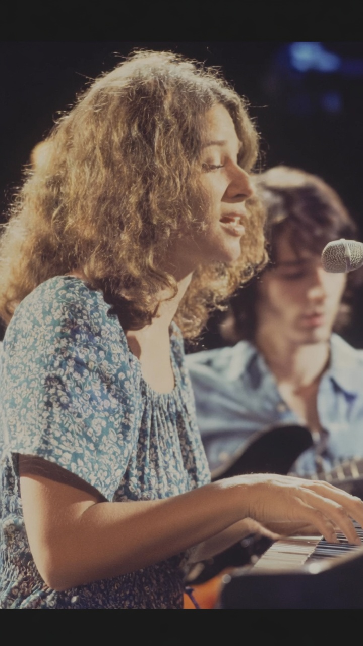 Released in 1971, this heartbreaking ballad changed how people heard breakup songs forever… because it wasn’t about anger or betrayal, but the quiet moment two people realize love is already gone.