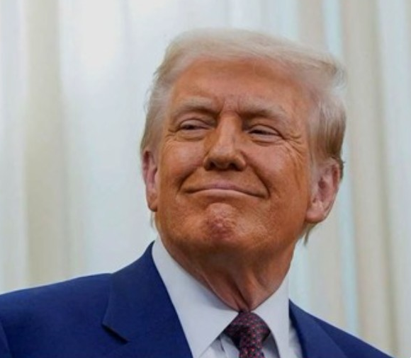 BREAKING: Trump Suddenly Seen With An Unknown Figure — What’s Really Going On?