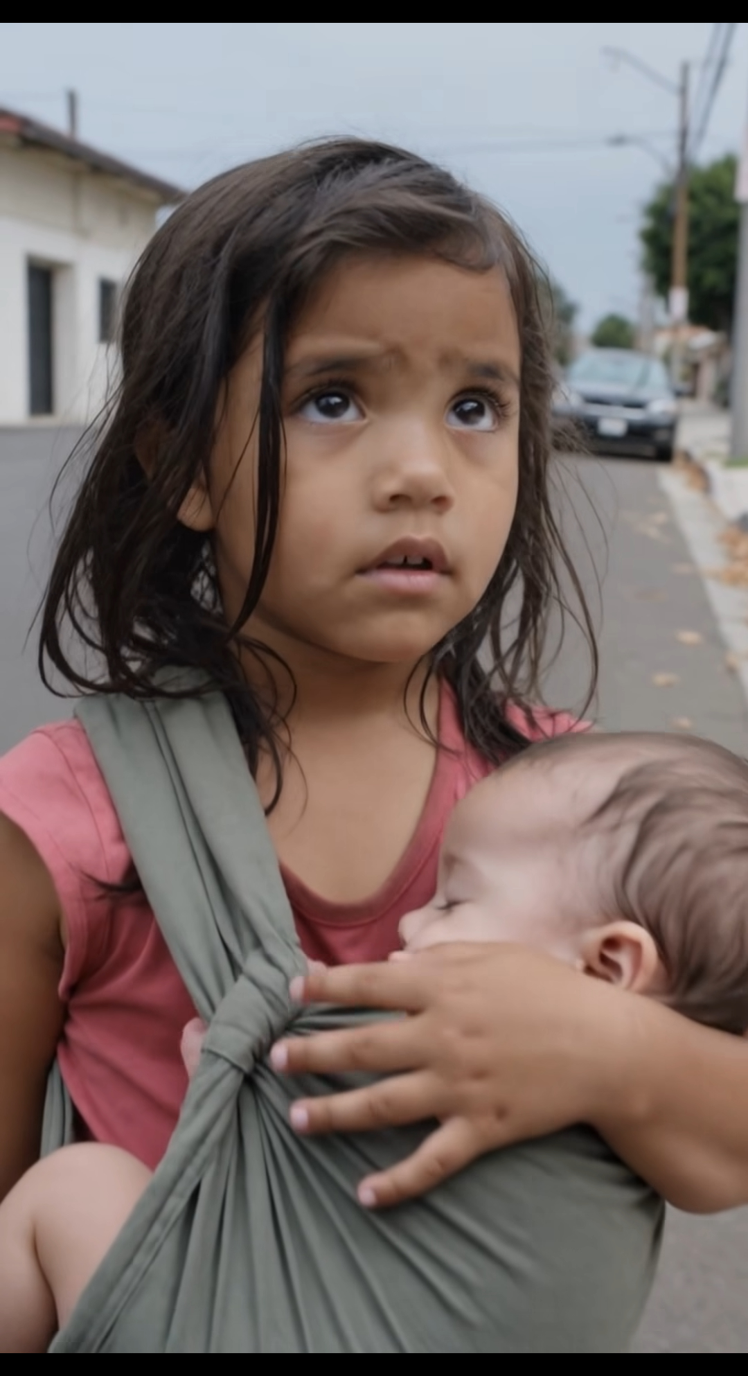 Everyone Walked Past the Lost Kids… Until One Security Guard Trusted His Instinct—and What He Discovered Saved Their Lives