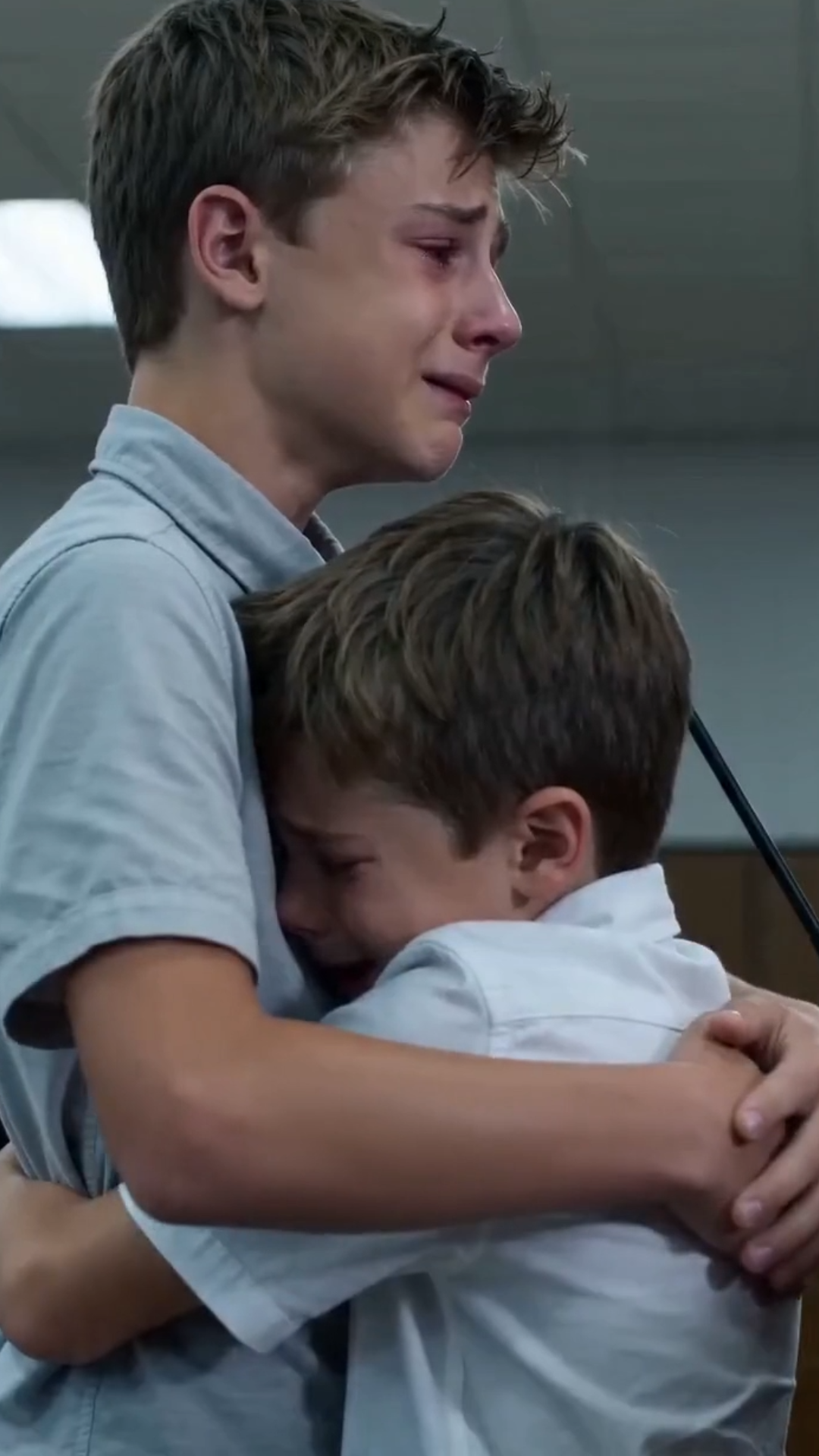 The Judge Was Ready to Separate Two Orphaned Brothers — Then the 16-Year-Old Said One Sentence That Broke the Courtroom