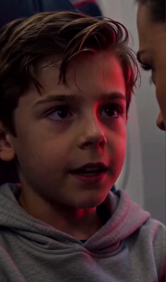 The 9-Year-Old Boy Walked Into the Cockpit During a Storm — And Saved 217 Lives Before the Plane Crashed